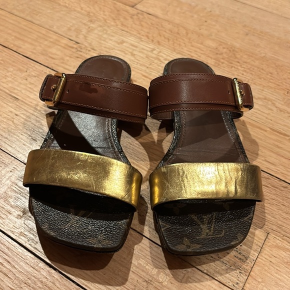 Louis Vuitton  Slide Sandals  size (37- 7) Sorry NO BOX - Picture 5 of 17